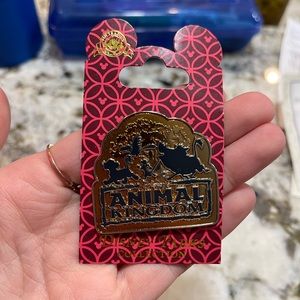 2018 Disneys Animal Kingdom Gold Lion King pin
